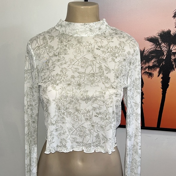SOLD Romantic Floral Semi Sheer Bell Sleeve Top Sz XL - Picture 2 of 4